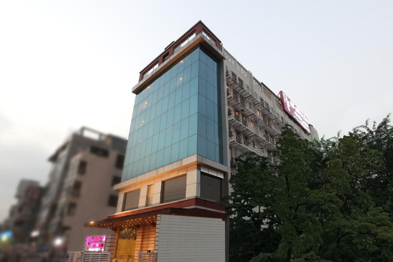 Regenta Central Noida, Sector 49 Екстериор снимка