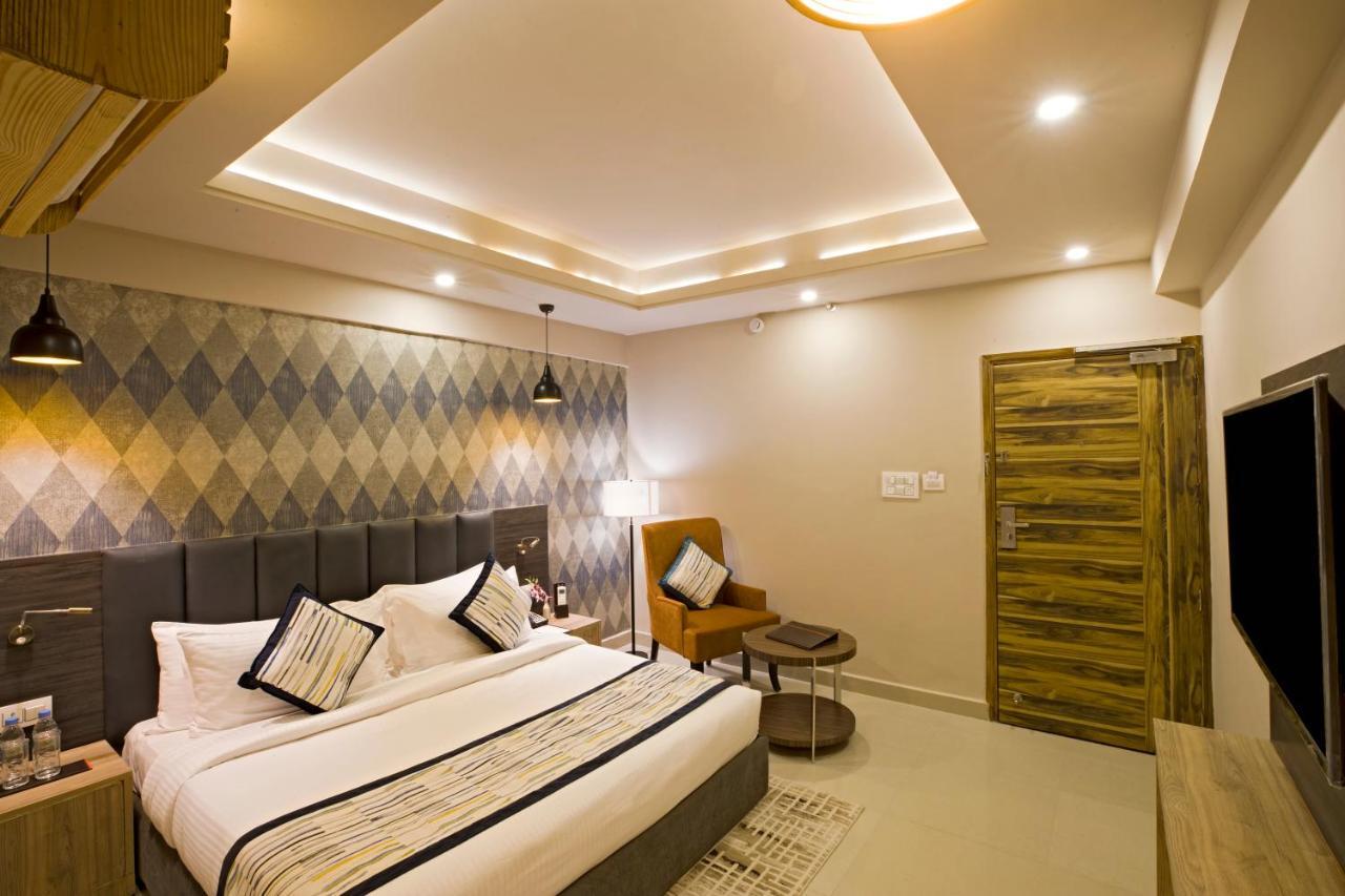 Regenta Central Noida, Sector 49 Екстериор снимка