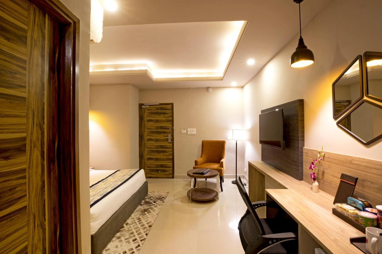 Regenta Central Noida, Sector 49 Екстериор снимка