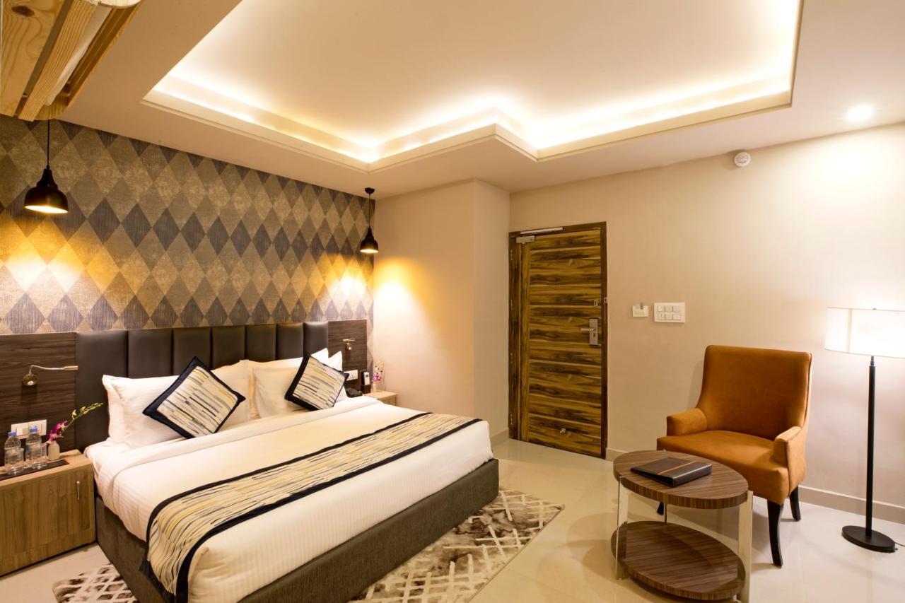 Regenta Central Noida, Sector 49 Екстериор снимка