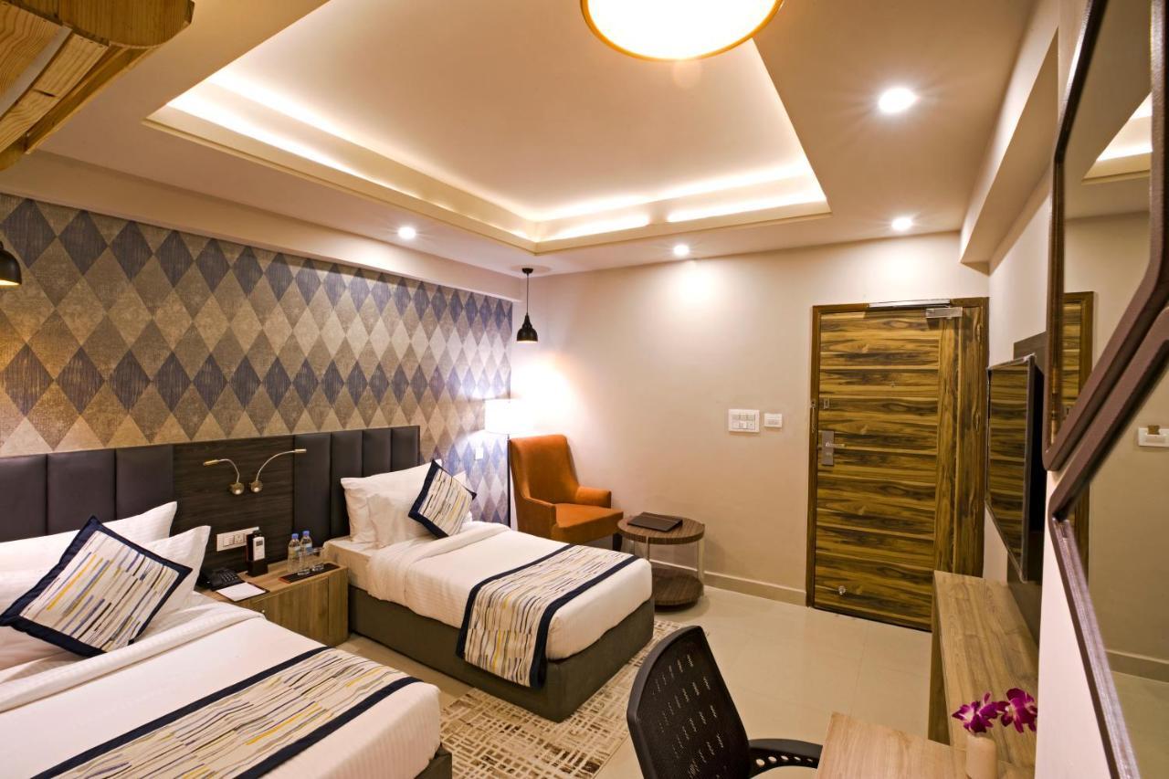 Regenta Central Noida, Sector 49 Екстериор снимка